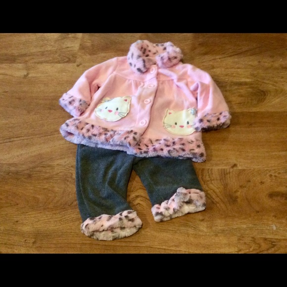 Hello Kitty outfit - Picture 1 of 4